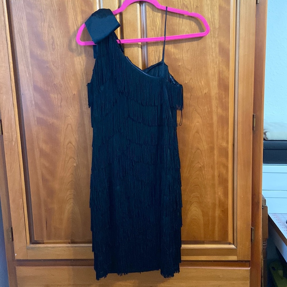 AIDAN MATTOX GREAT CONDITION ONE SHOULDER FRINGE BOW TIE ELEGANT DRESS. SIZE 6